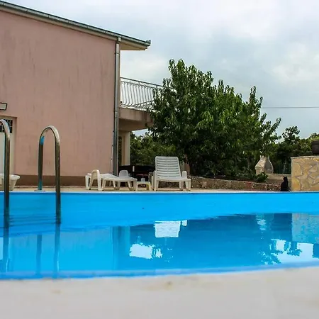 Quiet Countryside House With A Swimming Pool *