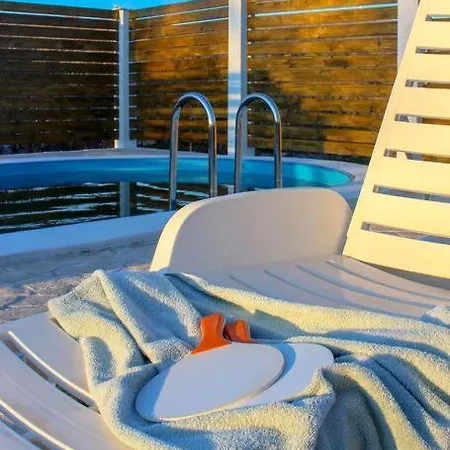 דירה Quiet Countryside House With A Swimming Pool *