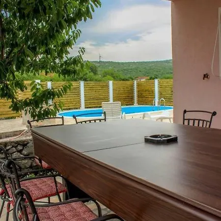 Quiet Countryside House With A Swimming Pool דירה