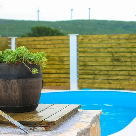公寓 Quiet Countryside House With A Swimming Pool Konjsko