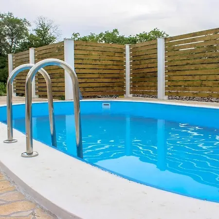 Quiet Countryside House With A Swimming Pool *